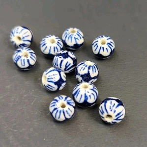 Lote de 11 cuentas redondas vintage de cerámica de 4 mm flores azules y blancas - Imagen 1 de 4
