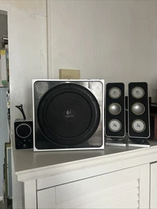 Logitech Z4 Computer Speakers, Subwoofer and Wired Remote Volume Controller  - Picture 1 of 3