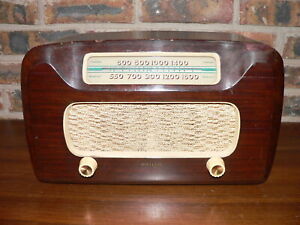 Vintage Philco model 48-461 Wooden AM Vacuum Tube Radio in Working Condition