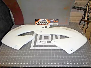 HONDA CR125R UFO 12-230-29 SHROUD SET WHITE NOS 1 QUANTITY PLASTIC FREE SHIPPING - Picture 1 of 3