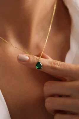 Collana con ciondolo in vero smeraldo verde taglio pera 2,25 CT con argento s... - Immagine 1 di 4