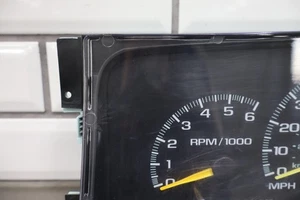 95-00 Chevy Tahoe Suburuban Yukon Speedometer Cluster Tested OEM 16221455 - Picture 1 of 21