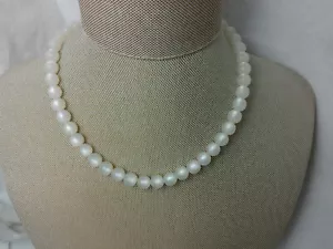 Collar Gargantilla Clásico Elegante De Colección Blanco Brillo Lunar Lucite Cuentas Hilo - Imagen 1 de 7