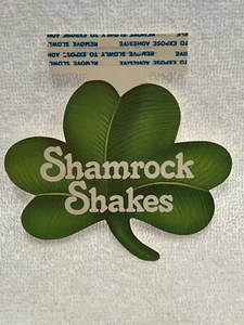 McDonalds Vintage 1979 Kleeblatt Shake Werbung Crew Abzeichen Papier Aufkleben SELTEN aus altem Lagerbestand - Bild 1 von 4