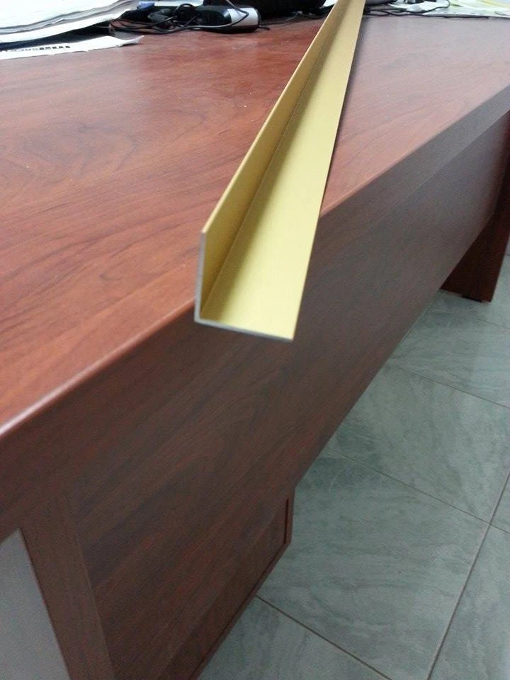 PROFILI IN ALLUMINIO ORO ANGOLARE L MM 30X30X1 DA MT. 1,5 - Immagine 1 di 1