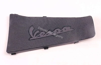 675041 OEM Vespa Tablero de piso alfombrilla central negra con insignia Vespa para LX 150 S 50 Foto 1 de 4