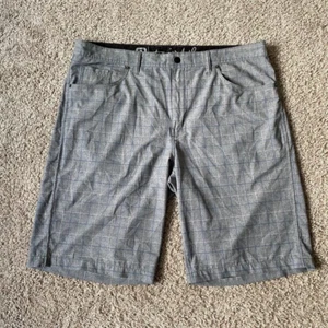 Travis Mathew Mens Gray Plaid Check Casual Golf Shorts Size 36 Inseam 11" - Picture 1 of 6
