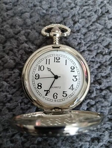 Modern Quartz Pocket Watch Labrador design lid ( needs battery) - Picture 1 of 7