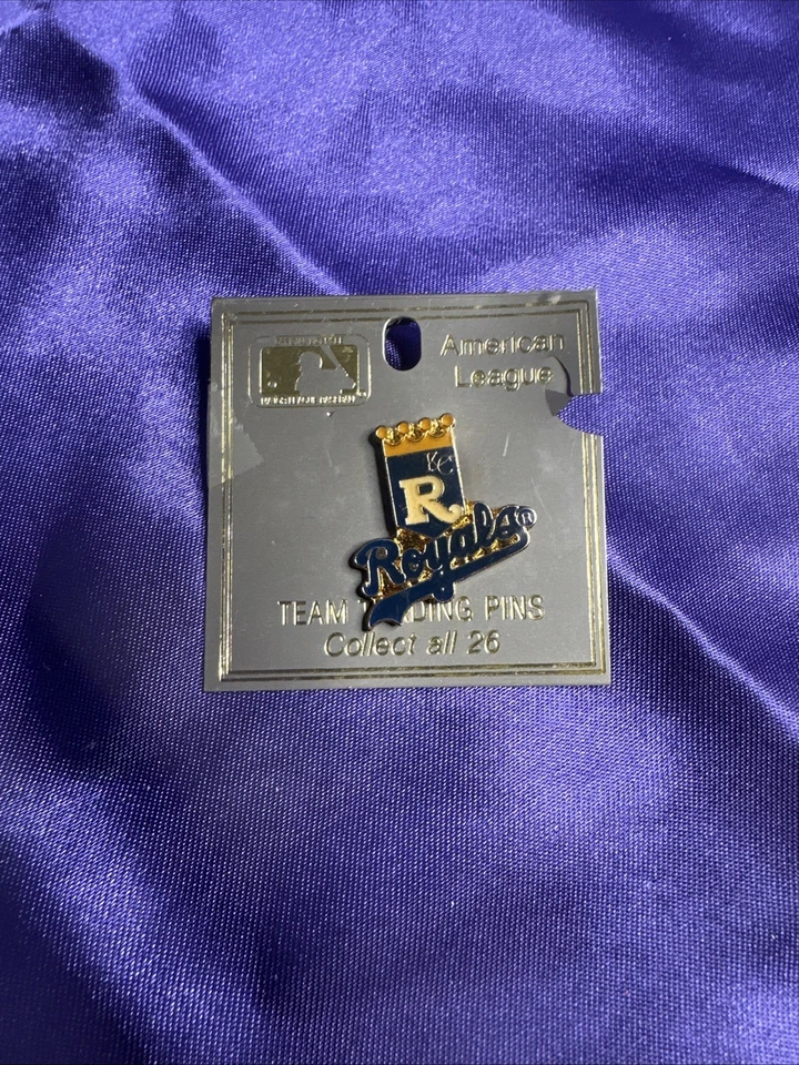 Vtg 1980s KANSAS CITY ROYALS MLB BASEBALL TEAM PIN LAPEL PIN Enamel Hat - Image 1 of 1