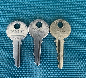3 Vintage Yale Keys - Picture 1 of 2