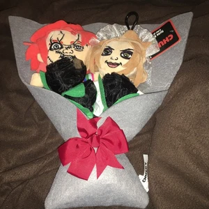 Chucky & Tiffany Valentinstag Plüsch 13 Zoll Bouquet Herzen & Figuren 2024 Neu mit Etikett - Bild 1 von 5