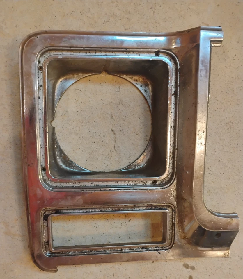 原始设备制造商 79 雪佛兰 GMC C10 K10 右手车头灯边框灯乘客 — 第 1/4 张图片