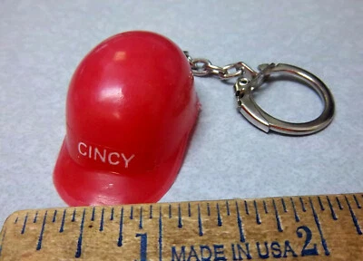 1960s Cincinatti Reds MBL baseball team novelty plastic Batting Helmet keychain - Image 1 of 2