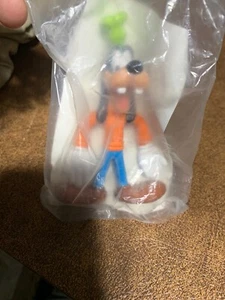 Walt Disney World Goofy Figure New 4” Tall - Picture 1 of 4