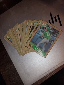 Lotto 42x Carte Baseball Donruss Topps Athletics 1987 FRESCHE da confezioni sigillate - Foto 1 di 3