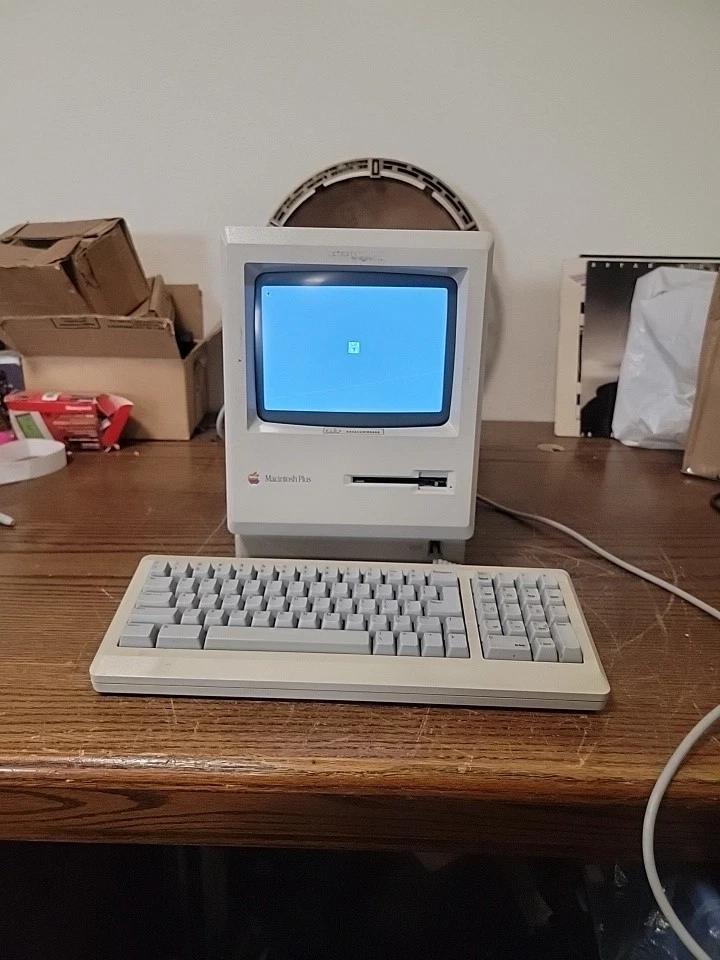 Apple　Macintosh Plus 1Mb Apple Macintosh Plus 1MB - Computer - Computing History