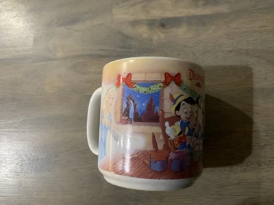 Taza de café Disney's Pinocho 1997 "Una tradición navideña" edición limitada Foto 1 de 3