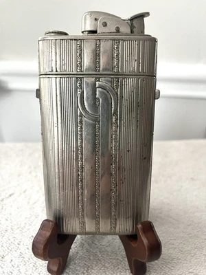 Encendedor y estuche de cigarrillos vintage Art Deco marca EVANS color plata. Foto 1 de 4