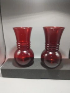 Pair of 2 Vintage 1930s Anchor Hocking Ruby Red Ringed Vases 6 3/8" - Picture 1 of 12
