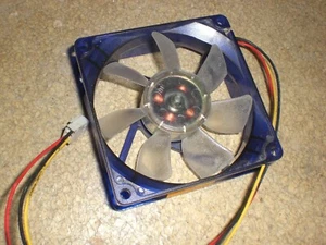 PC Lüfter Y.S.TECH - FD1281253MB-2A - DC 12 V - 1.2 W, 80x80x25 mm, Blau - Bild 1 von 2