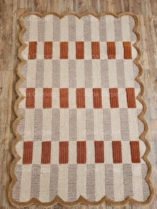 Loop Cut Payal Hand- Tufted Wool Rug – Scalloped Edge, Modern Checkered Design , - Picture 1 of 5