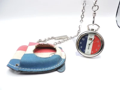 Reloj Bolsillo Tommy Hilfiger Cuarzo Tono Plateado Con Estuche Foto 1 de 4