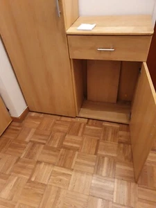 kleiner Gardrobenschrank ,mit einer Tür , einer Schublabe ,einem Einlegeboden - Bild 1 von 2