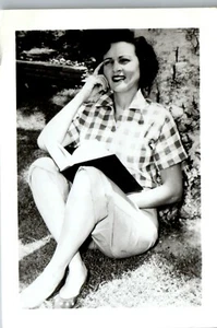 Foto de refrigerador Betty White in Gingham en blanco y negro 2,5 x 3,5 - SD1 - Imagen 1 de 1