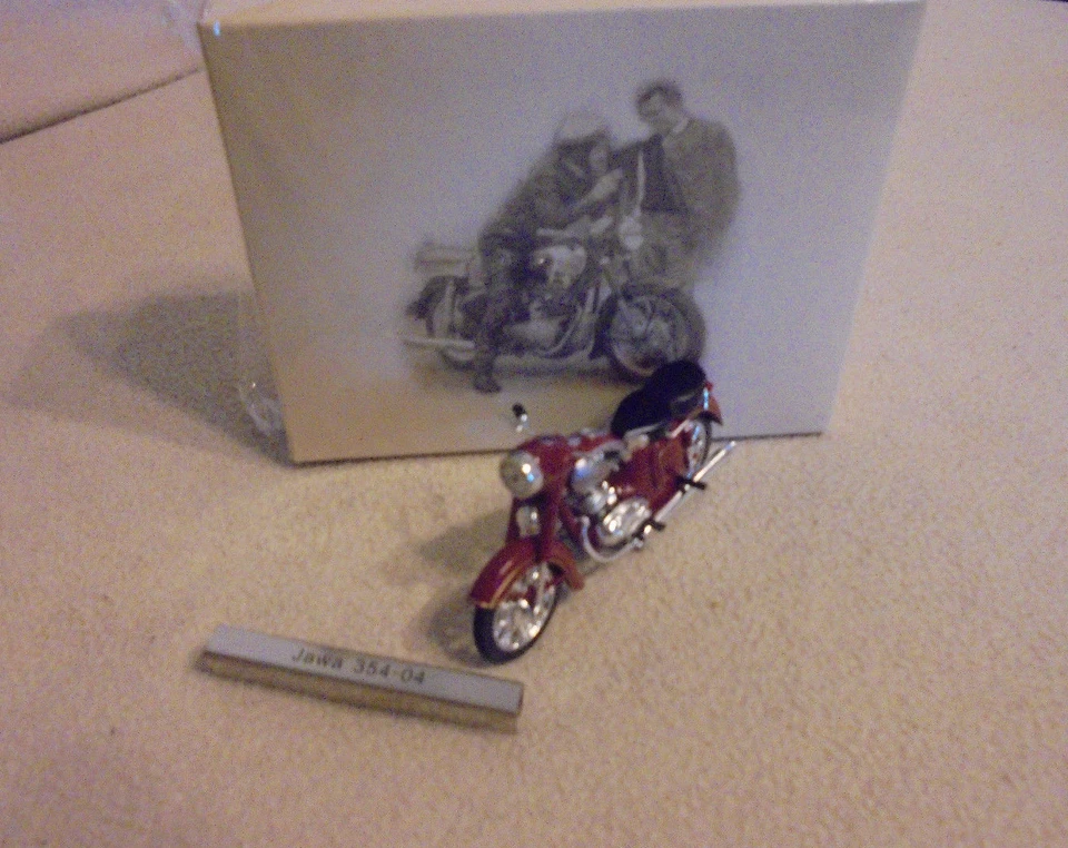 JAWA 354  DDR Motorrad  Atlas 1:24  Originalgetreu  Neuwertig - Bild 1 von 1