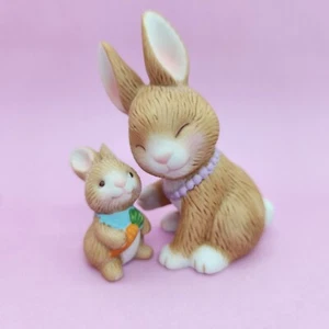 Juego de 2 estatuillas de porcelana Avon Mother's Love Rabbit & Baby Bunny 1990 Pascua - Imagen 1 de 5