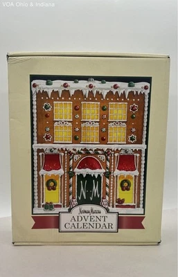 Calendario de Adviento Neiman Marcus con diseño de casa de pan de jengibre Foto 1 de 4