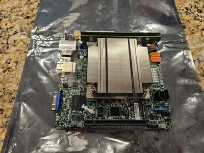 Placa madre Supermicro X12STL-IF ITX con Intel E-2378 8 núcleos 64 GB micras ECC... Foto 1 de 4