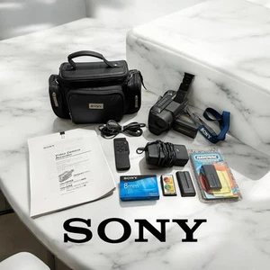 ✨Pacchetto videocamera Sony Handycam Vision CCD-TRV15 8mm - testata si accende - Foto 1 di 10