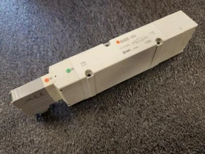 SMC SV4300-5FU Solenoid Valve 5 Port, 3/8" - Picture 1 of 4