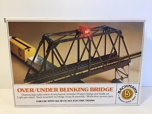 Puente parpadeante sobre/bajo escala Ho Bachmann nuevo en caja sellado - Imagen 1 de 6