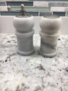 Juego de molino molinillo de pimienta blanco y gris mármol salero y pimentero - Imagen 1 de 4