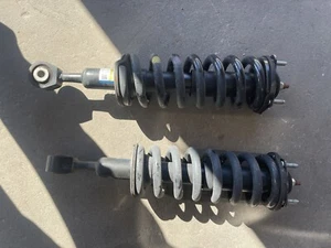 Genuine OEM 2022-2024 TOYOTA TUNDRA Front Shocks Struts 48510-0C170 - Picture 1 of 1