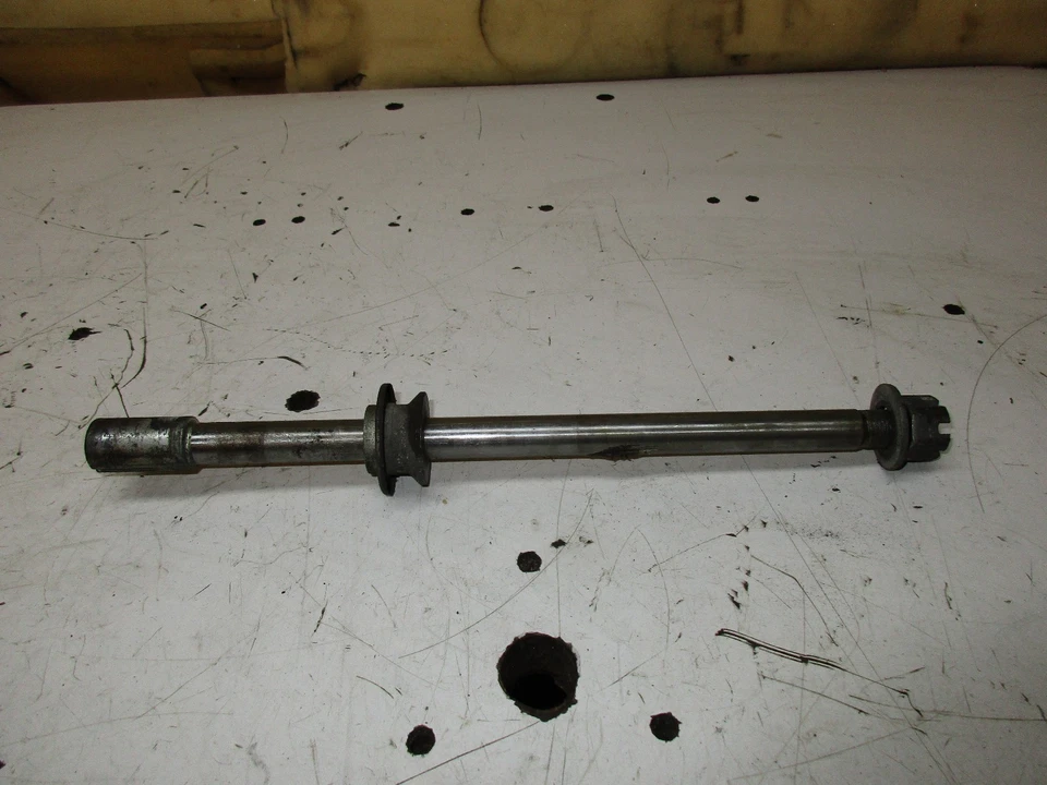 79 80 81 82 83 1982 Suzuki GS850G GS850 850 eje trasero Foto 1 de 1