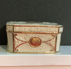 LENOX HEIRLOOM RECTANGULAR CHINA TREASURES BOX ORIGINAL PACKAGING - Picture 1 of 5