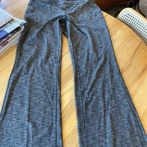 Athleta Pants Womens Medium GREY Pull On Stretch Flared Lightweight Workout Gym - Picture 1 of 11