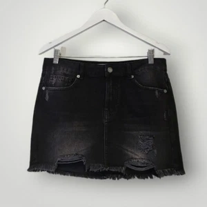 We The Free Free People minigonna nera in denim invecchiato 10 orlo sfilacciato - Foto 1 di 8