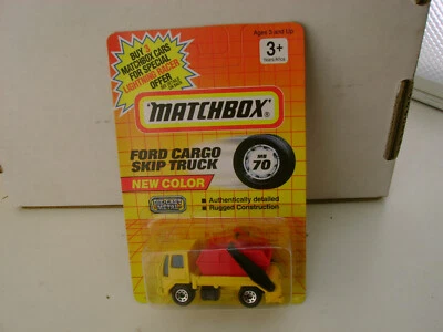 1991 MATCHBOX SUPERFAST MB #70 YELLOW & RED FORD CARGO SKIP TRUCK NEW ON CARD - Imagem 1 de 3