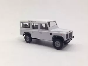HO 1:87 Busch # 50300 - 1983 Land Rover Defender SUV blanco - Imagen 1 de 1