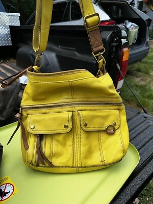 💥Bolso de hombro grande Morgan amarillo fósil Foto 1 de 3