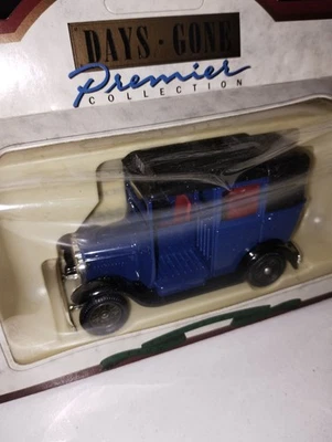 Days Gone Modell Auto Blaues Taxi Made In England - Bild 1 von 2