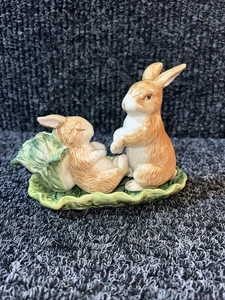 Neu Cracker Fass Ostern Schätze Hase Kaninchen Salz & Pfefferstreuer mit Tablett - Bild 1 von 10