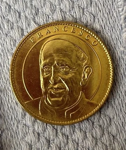 Rare Pope Fransisco Gold Coin - Saint Jean Paul II Notre-Dame De Paris - Picture 1 of 2