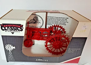 SCALE MODELS Farmall F-12 FG-ZSM838 Narrow Front Tractor  1:16 SCALE - Picture 1 of 5