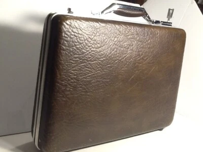 Vintage American Tourister Briefcase Brief case  With key - Image 1 of 4
