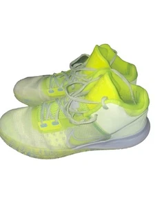 Size 11.5 - Nike Kyrie Flytrap 4 Barely Volt - Picture 1 of 5
